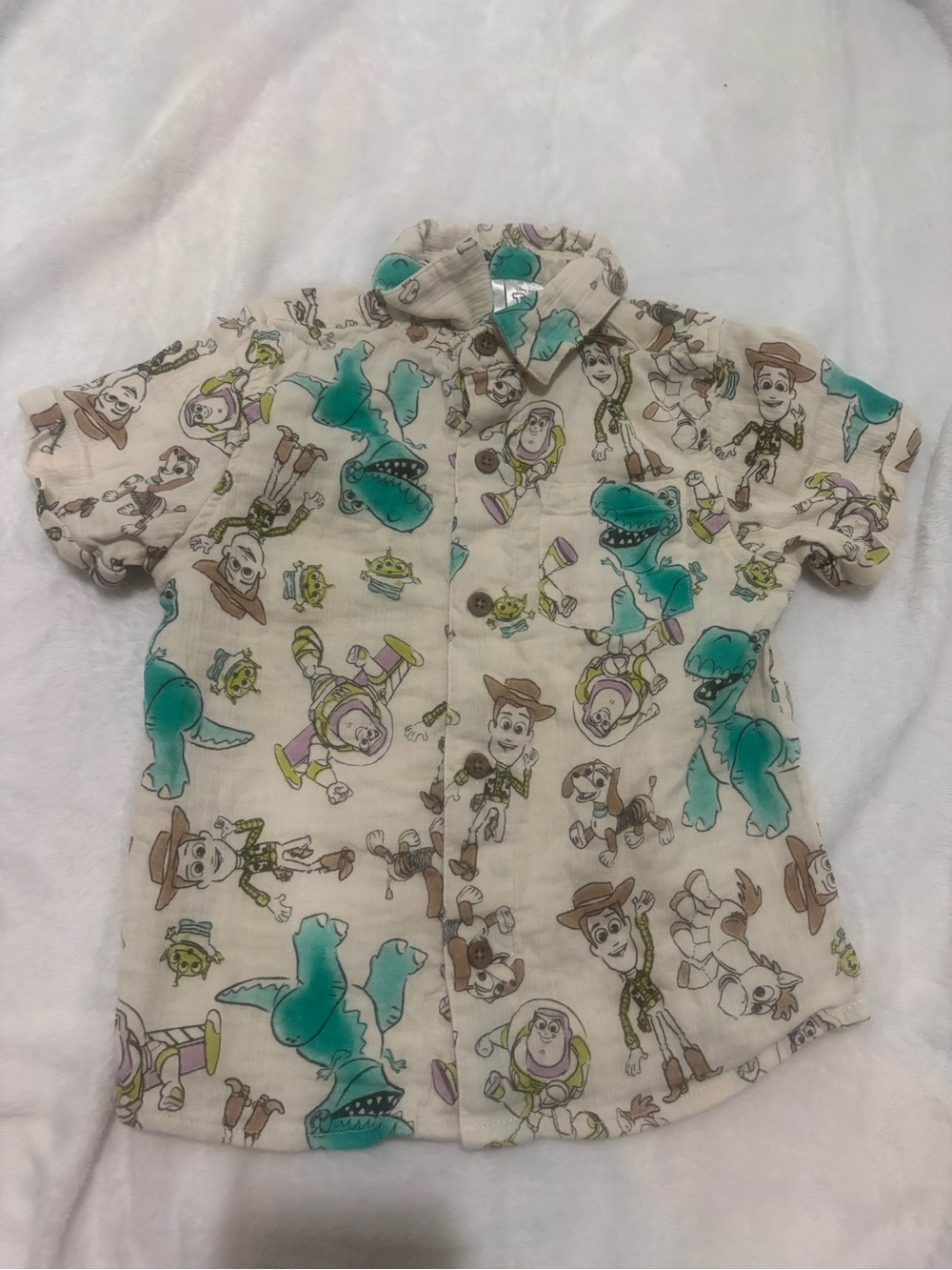 Toy Story Cream Button-Front Kids Shirt with Character Print size 5t kids